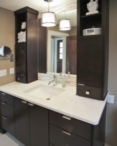 N Larkin St, Whitefish Bay, Bathroom