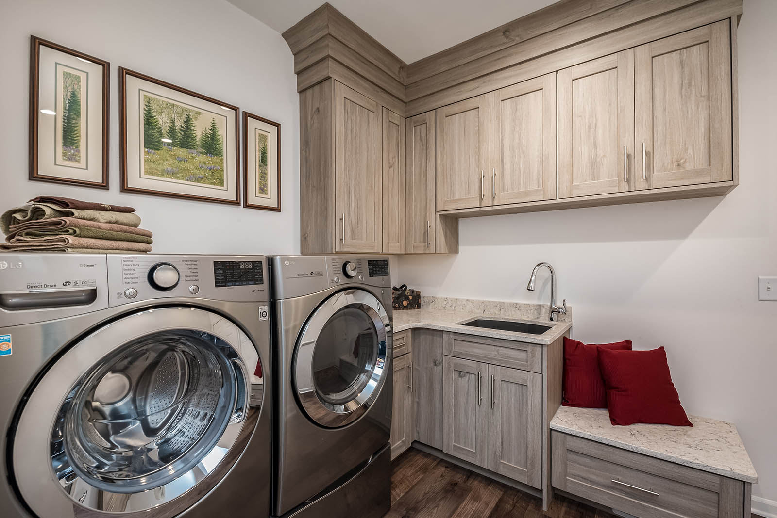 Waterford Ct, New Berlin, Laundry Room